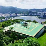 Quarto Na Praia De Copacabana, Excelente Localizacao!